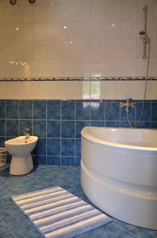 Apartments With Outdoor Spa Jacuzzi And Sauna Vilnius Exterior photo