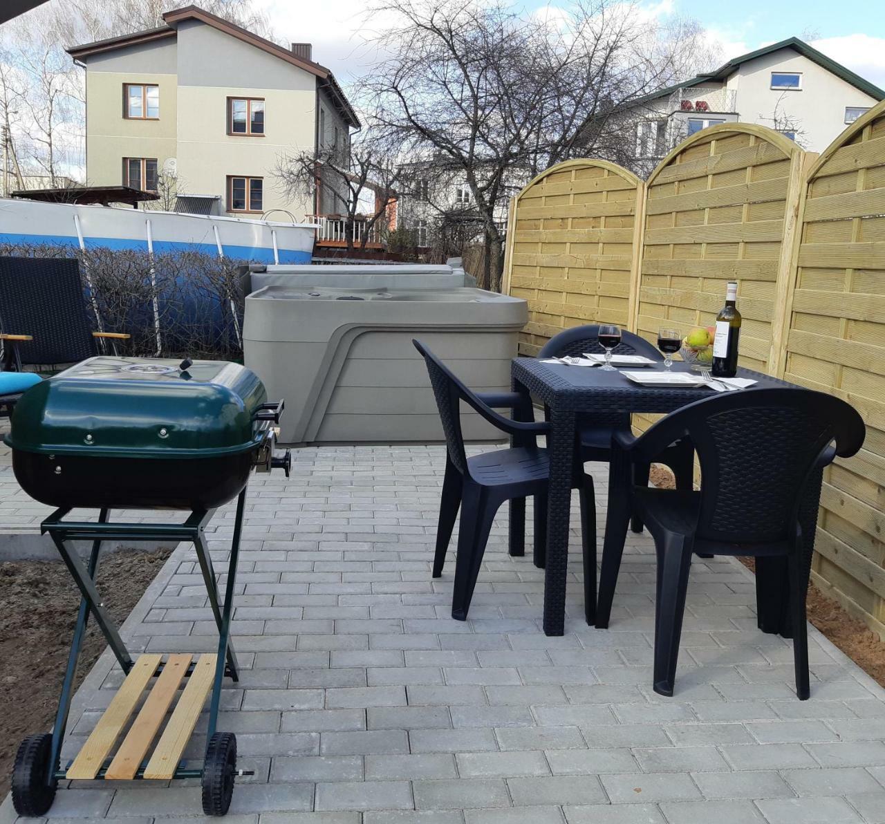 Apartments With Outdoor Spa Jacuzzi And Sauna Vilnius Exterior photo